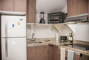 Fridge, microwave, oven, coffee/tea maker