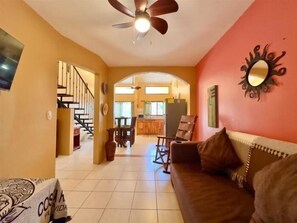 TV - Condo Paraiso #7 1 Bed Loft  Condo in las Palmas (Playas del Coco)