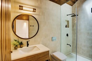 Deluxe Studio | Bathroom - 8 Leyn Baan Street (Galle)