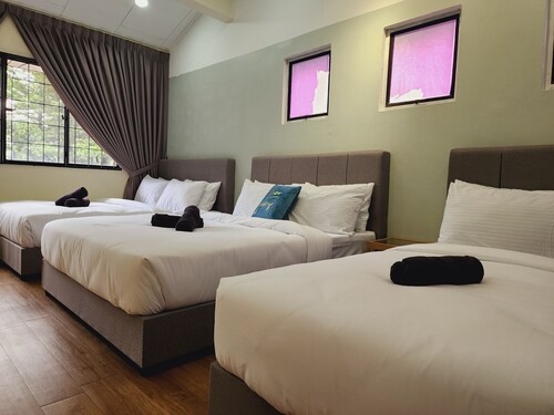 Premium PJ SS14 Bungalow House / 18Pax / SS2 / Plaza33 / UM / 中文房东 Petaling Jaya