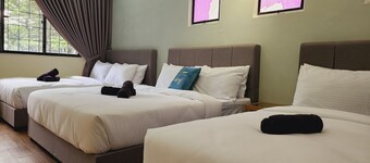 Premium PJ SS14 Bungalow House / 18Pax / SS2 / Plaza33 / UM / 中文房东 Petaling Jaya