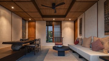 Grand-Villa, 1 Schlafzimmer, Balkon, Poolblick | Wohnzimmer