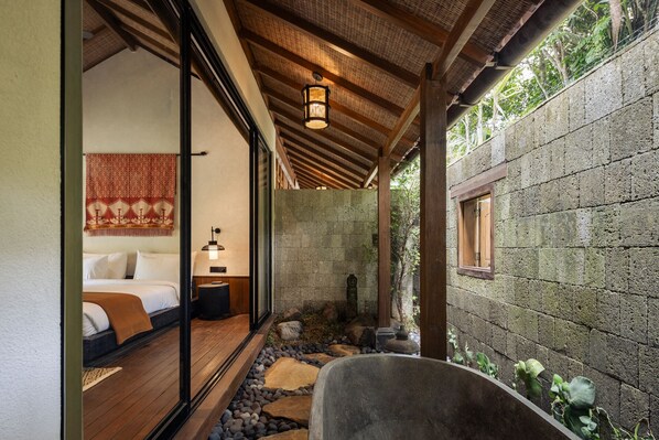 Superior Suite, Balcony, Garden View | Bathroom | Separate tub and shower, hair dryer, towels, soap