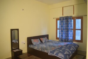 Comfort Double or Twin Room | Free WiFi - Amrit Palace (Faizabad)