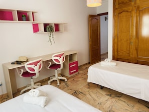 4 bedrooms, iron/ironing board, free WiFi, bed sheets