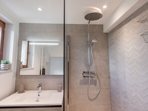 Shower, hair dryer - Characteristic country house with A/C and a pool (Séguret)