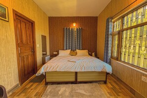 Deluxe kamer, uitzicht op heuvels | 1 slaapkamer, lakens van Egyptisch katoen, luxe beddengoed