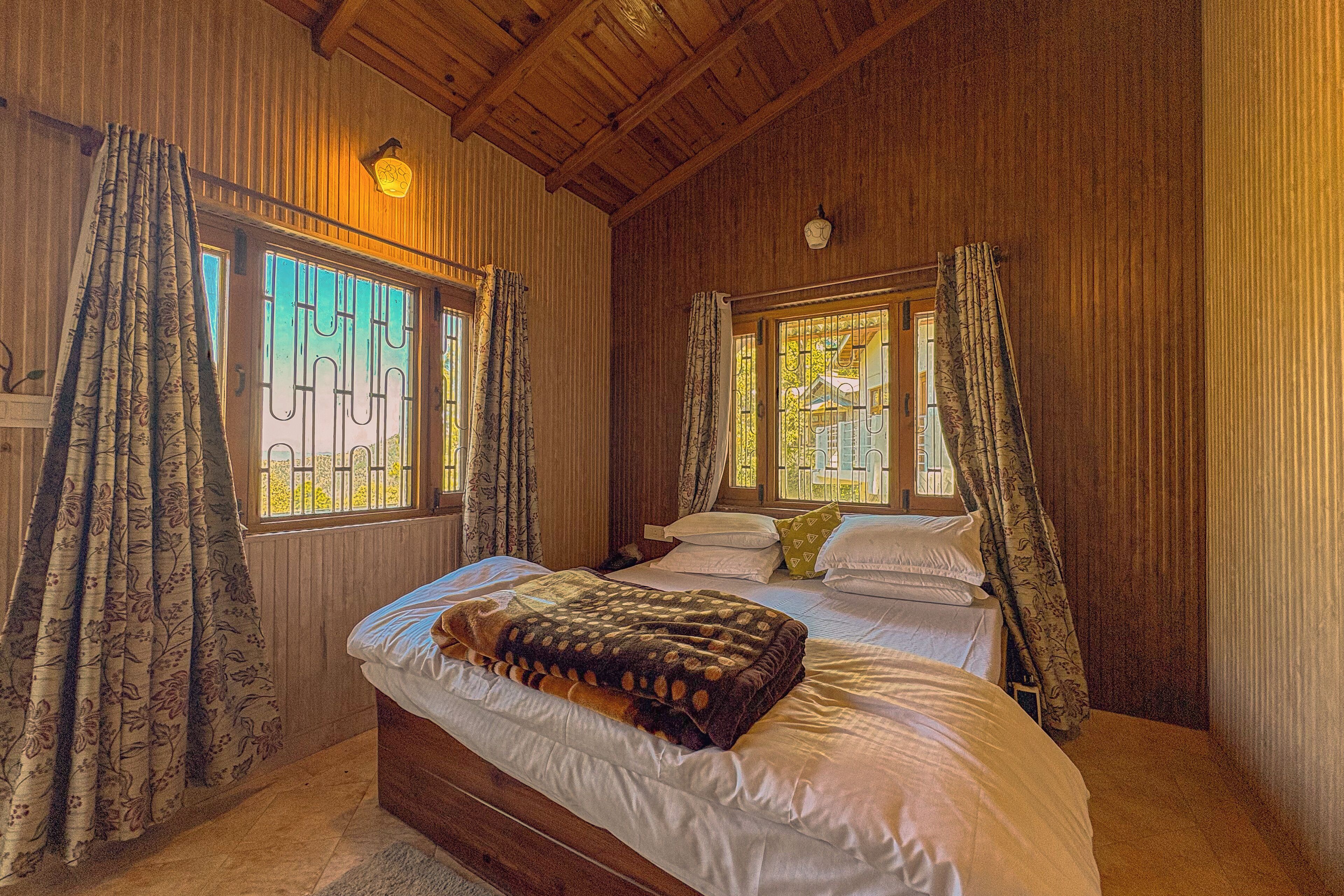 Deluxe kamer, uitzicht op heuvels | 1 slaapkamer, lakens van Egyptisch katoen, luxe beddengoed, donsdekens