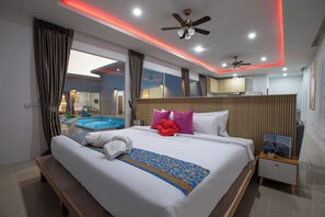 One bedroom suite with pool access | Bộ đồ giường cao cấp, chăn bông, nệm có lớp đệm bông 