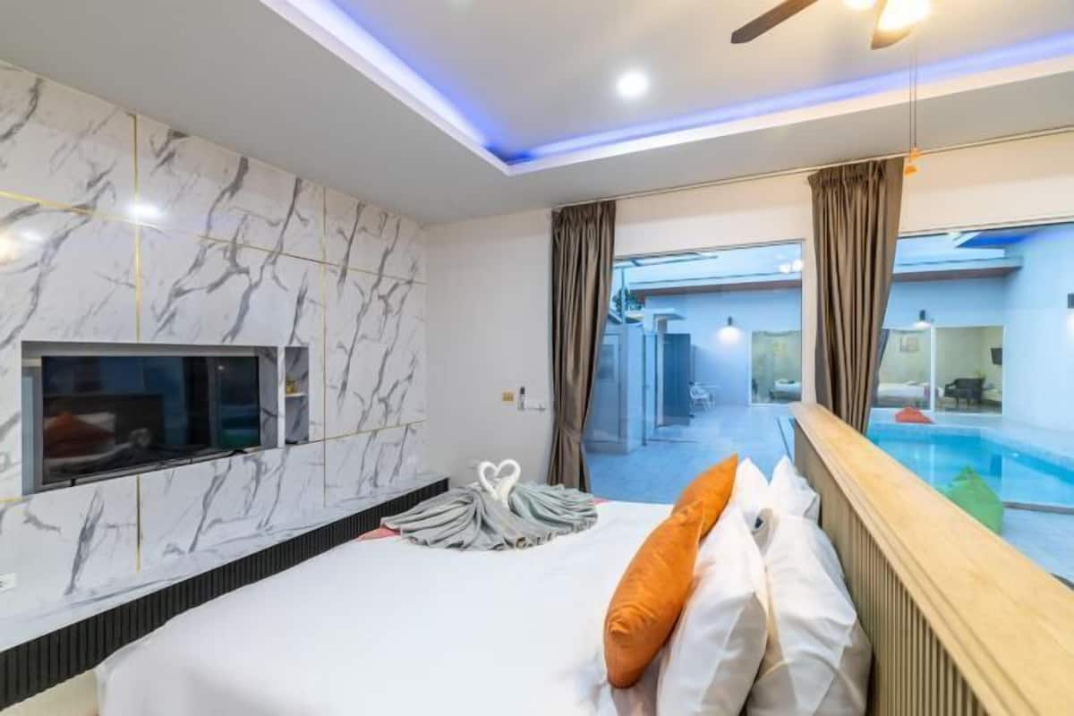 Premium bedding, down comforters, pillowtop beds, in-room safe