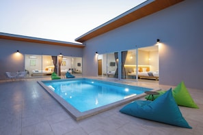 Four bedroom villa with private pool | Ropa de cama de alta calidad y edredones de plumas