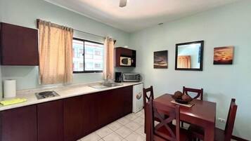 Fridge, microwave, oven, coffee/tea maker