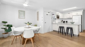 Unclassified image, 2 of 14, button - Cheltenham 4 - Kings Beach Escape With Ocean Views (Caloundra)