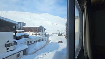Standard Double Room, Mountain View | In-room safe, blackout curtains, free WiFi