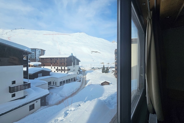 Standard Double Room, Mountain View | In-room safe, blackout curtains, free WiFi