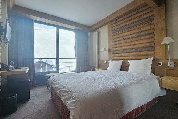 In-room safe, blackout curtains, free WiFi