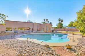 A swimming pool surrounded by a pebble garden, with a building in the background. - Modern Studio w/ Pool Access in Scottsdale! (Scottsdale)