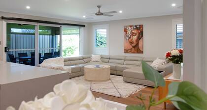 Thane Retreat - Cosy Ambience, Modern Entertaining