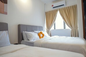 4 bedrooms, iron/ironing board, WiFi, bed sheets