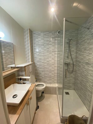 Bruser, håndklæder, Toiletpapir