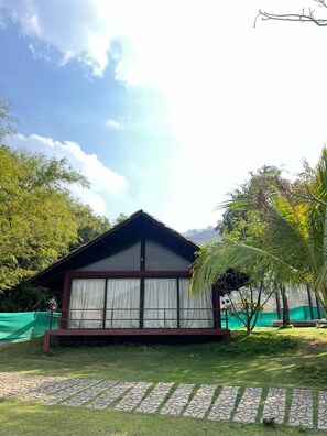 Fachada da propriedade