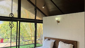 Desk, laptop workspace, free WiFi