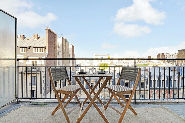 Outdoor dining - Elegant Studio 2P Near Trocadero With Balcony (Paris)