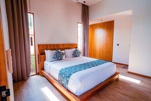 8 slaapkamers, een strijkplank/strijkijzer, reisbedje, wifi