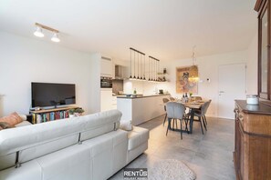 TV, offices - ParelOester - within walking distance of the beach (Middelkerke)