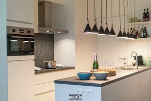 Fridge, microwave, oven, stovetop