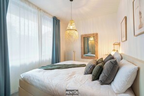 3 bedrooms, desk, iron/ironing board, WiFi