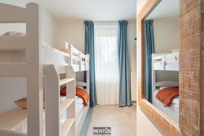 3 bedrooms, desk, iron/ironing board, WiFi