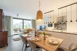 Dining - ParelOester - within walking distance of the beach (Middelkerke)