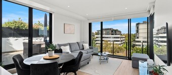 Bright & Airy Retreat with Balcony & BBQ