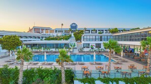 Piscine couverte, piscine extérieure (ouverte en saison)