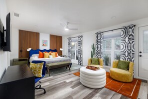 5 bedrooms, desk, iron/ironing board, travel crib