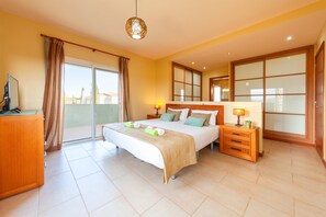 Villa | 4 bedrooms, iron/ironing board - Villa in Carvoeiro Near sea Beach (Lagoa)