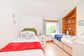 2 chambres, fer et planche à repasser, Wi-Fi gratuit, draps fournis