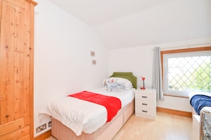 2 chambres, fer et planche à repasser, Wi-Fi gratuit, draps fournis
