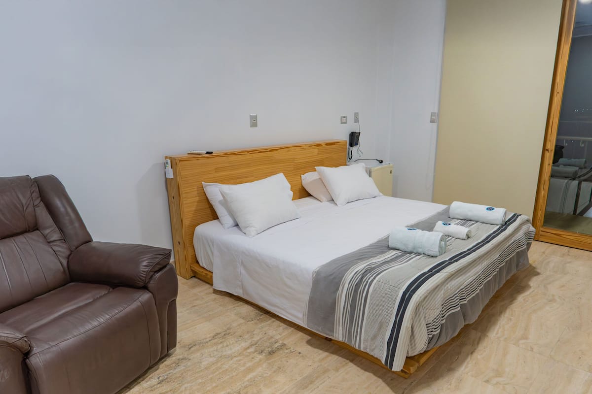 55-inch Smart TV with satellite channels, Netflix, heated floors