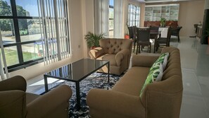 Living area - Lou Ela's Resort (San Quintin)