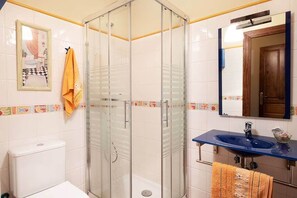 Handtücher, Seife, Toilettenpapier