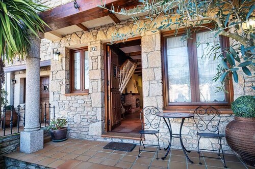 Rural House El Almendro. Located in Aldeadávila, in the Arribes del Duero region.