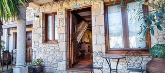 Rural House El Almendro. Located in Aldeadávila, in the Arribes del Duero region.