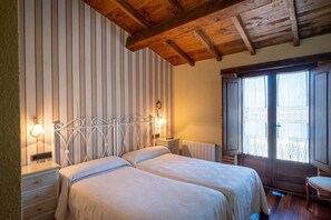 4 Schlafzimmer, Bügeleisen/Bügelbrett, WLAN, Bettwäsche