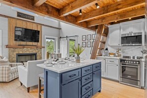 Fridge, microwave, oven, stovetop - Sunsets on Garren Cove | 2BR Cabin Rental in Miner (Morganton)