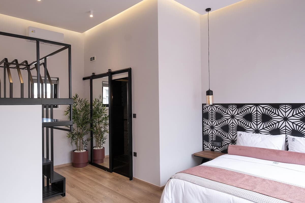 Deluxe suite, uitzicht op de stad | Luxe beddengoed, pillowtop-bedden, een kluis op de kamer