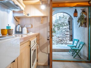 Fridge, oven, cookware/dishes/utensils