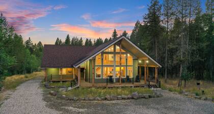 Hot Tub & Fire Pit+Sleeps 22+Close to Yellowstone!