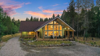 Hot Tub & Fire Pit+Sleeps 22+Close to Yellowstone!